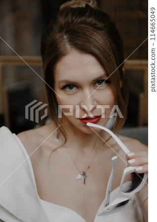A young couple in wedding looks posing in a stylish loft bar. 114665049