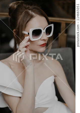 A young couple in wedding looks posing in a stylish loft bar. 114665051