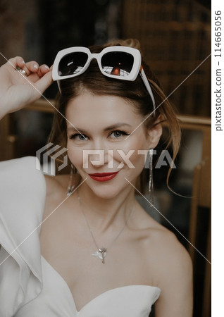 A young couple in wedding looks posing in a stylish loft bar. 114665056