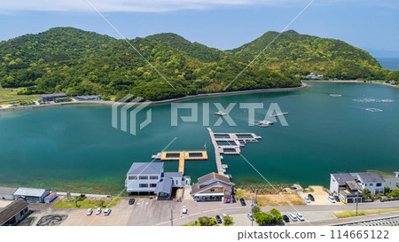 A huge fish farm pond where you can fish in Hikida, Higashikagawa City A huge fish farm pond where you can fish in Hikida, Higashikagawa City 114665122