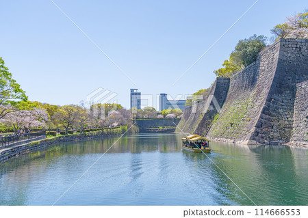 [Osaka Castle Park in spring] Stone walls and royal boats 114666553