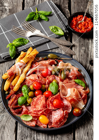 italian antipasto plate of cured meat and veggies italian antipasto plate of cured meat and veggies 114667056