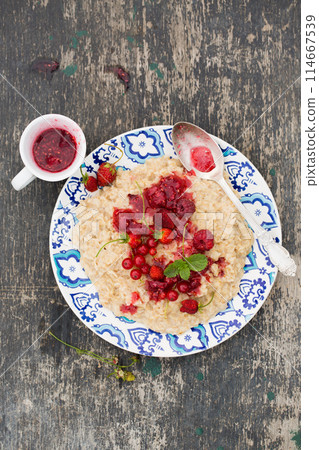 Quick breakfast of oatmeal and berries Quick breakfast of oatmeal and berries 114667539