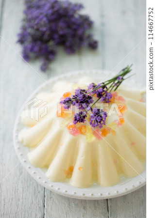 Jelly with cream, caramel and lavender 114667752