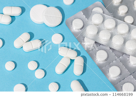 Group of assorted pills and blisters background 114668199