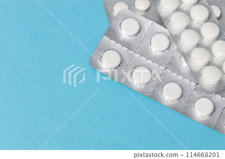 Blister pills on blue background with copy space 114668201