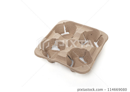Craft holder for 4 glasses. Cardboard drink holder isolated on white background 114669080