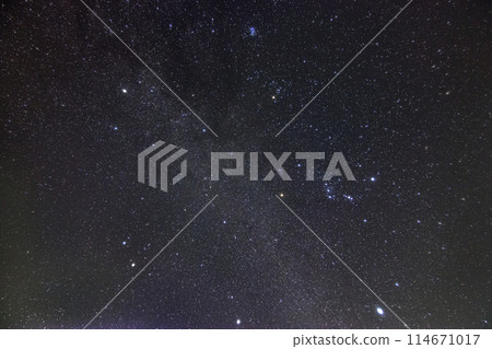 Autumn starry sky: Winter diamonds in the early morning sky Autumn starry sky: Winter diamonds in the early morning sky 114671017