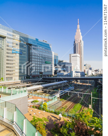 Shinjuku station south exit 114671567