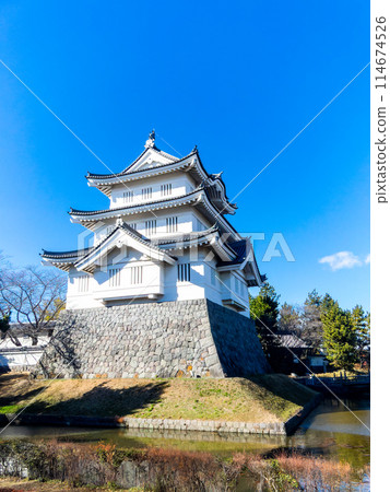 Nobojo Castle A view of the Shinobu Castle Ruins: castle tower and moat, an impregnable castle under the blue sky 114674526