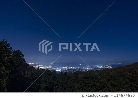 從石川縣七尾市七尾城遺址看到的夜晚城市燈光 114674656