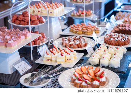Luxurious strawberry dessert buffet Luxurious strawberry dessert buffet 114676807