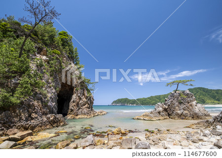 Iwami Blue Uradome Coast (near Higashihama Beach) 114677600