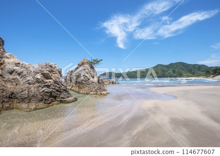 Iwami Blue Uradome Coast (near Higashihama Beach) 114677607