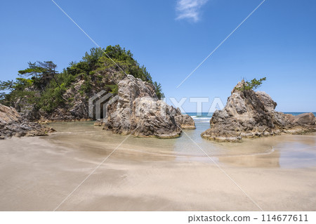 Iwami Blue Uradome Coast (near Higashihama Beach) 114677611
