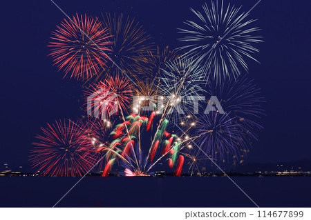 大津琵琶湖夜間巡遊煙火 114677899