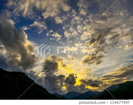 Dusk in autumn 114677997