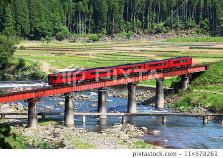 [JR Kyushu] Kiha 185 series "Yufu" (Kyudai Main Line: Amagase - Bungo-Nakagawa, Fifth Kusu River Bridge) 114678261