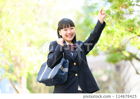 高中女生通勤上學清新綠色拳頭泵 114678425