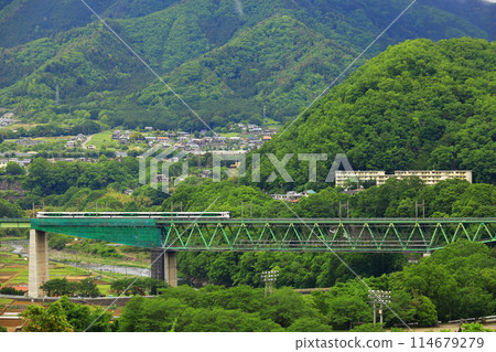 The Chuo Line crossing the Torisawa railway bridge 114679279