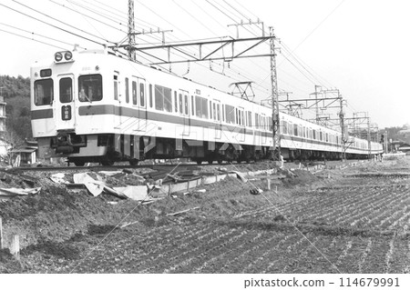 小田急5200型5561等+ 9000型9307等10輛，柿尾鶴川，1982年3月14日 114679991
