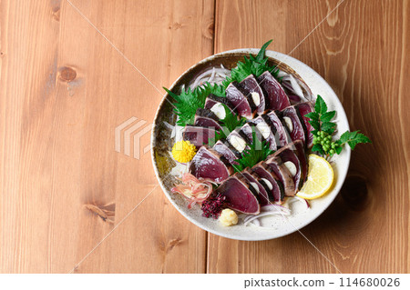 Seared bonito (aerial view) 114680026