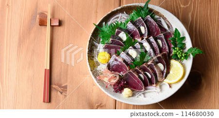 Seared bonito (aerial view) 114680030