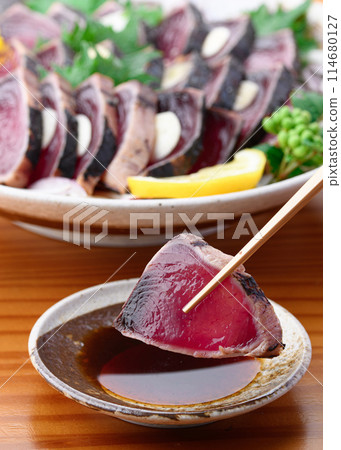 將烤鰹魚沾滿柳橙醬（南紀勝浦港） 114680127