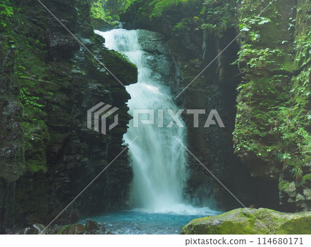 Yuhinotaki Falls in Sukkansawa 114680171