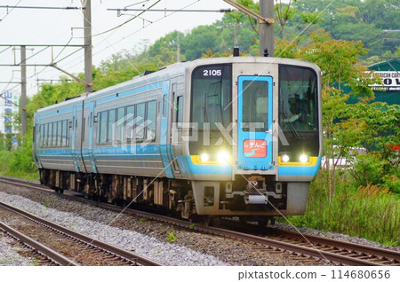 2000系列柴油列車運行的特急四萬十2號(予讚線:木梨~畠岡) 2000系列柴油列車運行的特急四萬十2號(予讚線:木梨~畠岡) 114680656