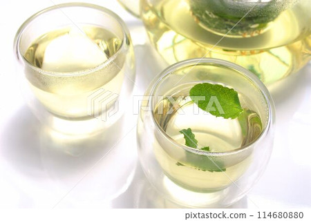 玻璃碗裡的涼茶 114680880