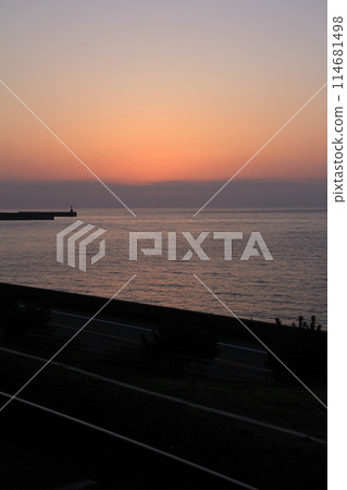 Sunset seen from Shimonada Station, Iyo City, Ehime Prefecture 114681498