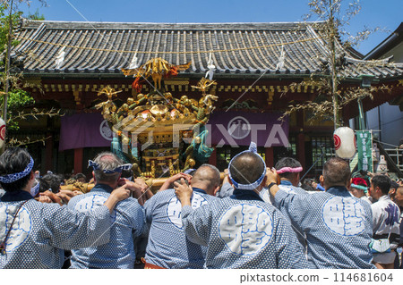 淺草三社祭 神越神轎東行町 神轎連吾東行 淺草神社參拜殿前 114681604