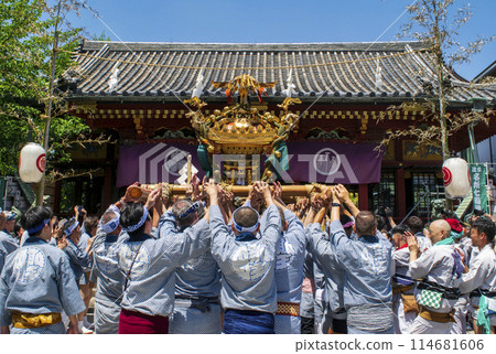 淺草三社祭 神越神轎東行町 神轎連吾東行 淺草神社參拜殿前 114681606