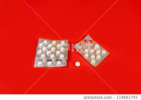 Pill Blister on Color Background, Silver Medicine Capsule Package, Drugs Packaging, Pill Pack 114681745
