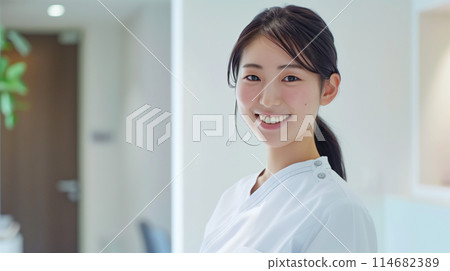 Smiling medical staff Smiling medical staff 114682389