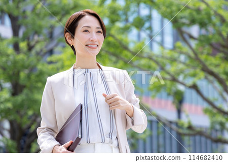 Portrait of a woman holding a business file Portrait of a woman holding a business file 114682410