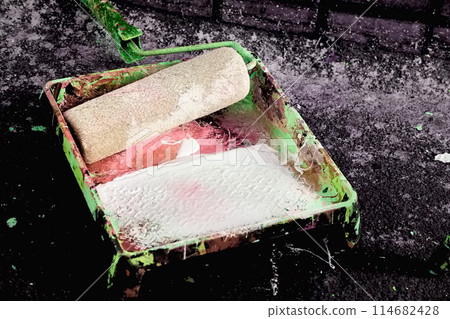 Painter craftsman artist tray,roller for painting,workplace, green pink paint 114682428