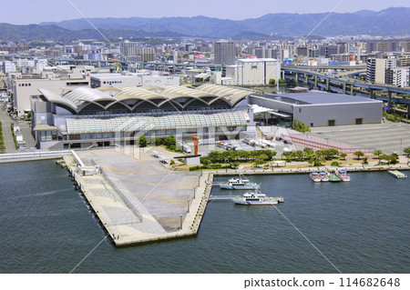 從博多港塔展望台看到的博多碼頭風景(福岡縣福岡市) 從博多港塔展望台看到的博多碼頭風景(福岡縣福岡市) 114682648