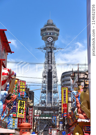 A view of Shinsekai Tsutenkaku, a symbol of Osaka, on a clear day 114682856
