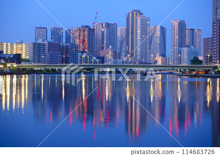 Tokyo: Tsukuda Bridge and streetscape on the Sumida River 114683726