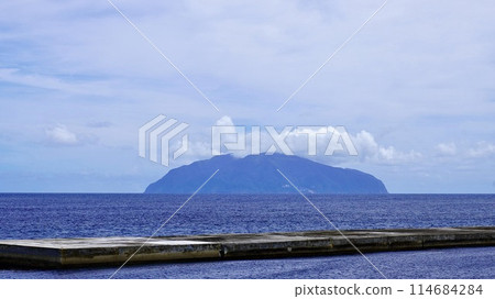 從三宅島看到的御倉島、伊豆群島、東京 從三宅島看到的御倉島、伊豆群島、東京 114684284