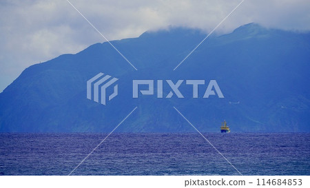 東海汽船橘丸在禦倉島的海上航行 東海汽船橘丸在禦倉島的海上航行 114684853