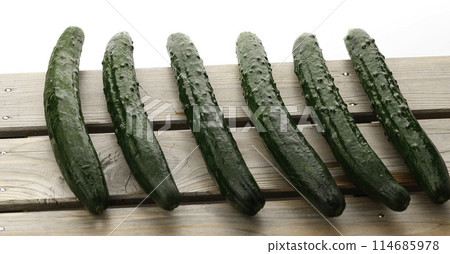 黃瓜（白色背景） 114685978