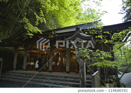 綠意盎然的貴船神社正殿橫向景觀2 綠意盎然的貴船神社正殿橫向景觀2 114686591