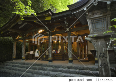 鮮綠的貴船神社主殿橫向構圖 8 鮮綠的貴船神社主殿橫向構圖 8 114686680