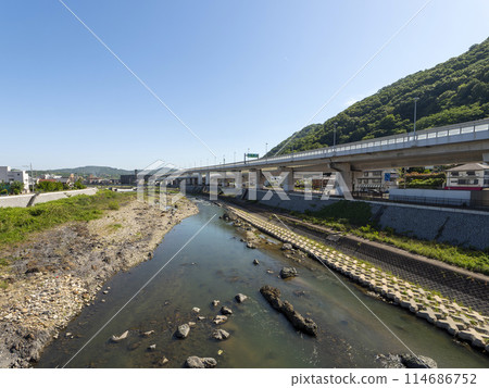 Scenery along the Inagawa River seen from Kinunobe Bridge in Kawanishi City, Hyogo Prefecture 114686752
