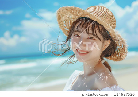 年輕女子在度假村海灘上散步 年輕女子在度假村海灘上散步 114687526