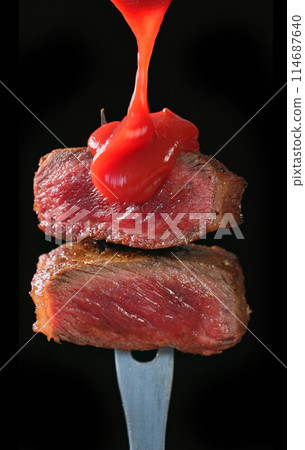 freshly grilled beef steak 114687640