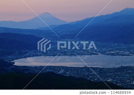 View from Takabocchi Plateau in the early morning (Okaya City, Shiojiri City, Nagano Prefecture) View from Takabocchi Plateau in the early morning (Okaya City, Shiojiri City, Nagano Prefecture) 114688934